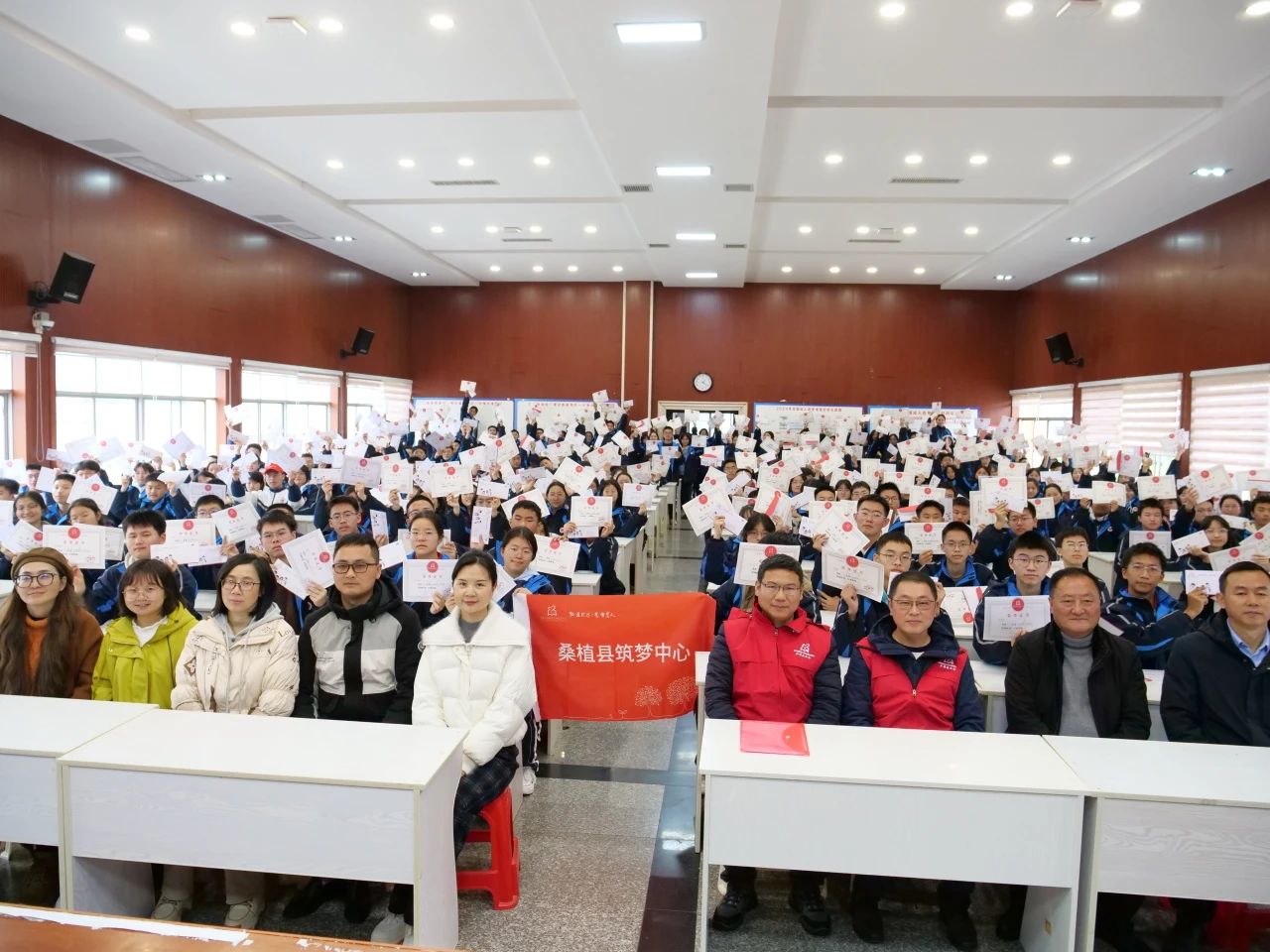 桑植一中副校长黄赐斌参加