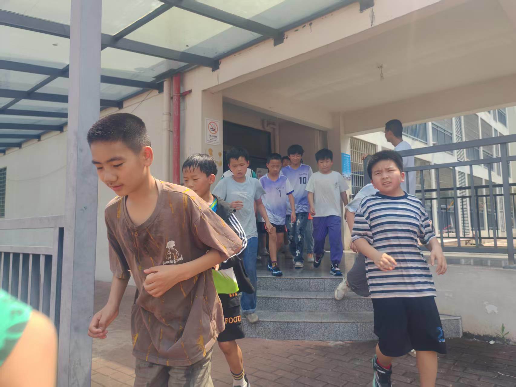 咨询热线